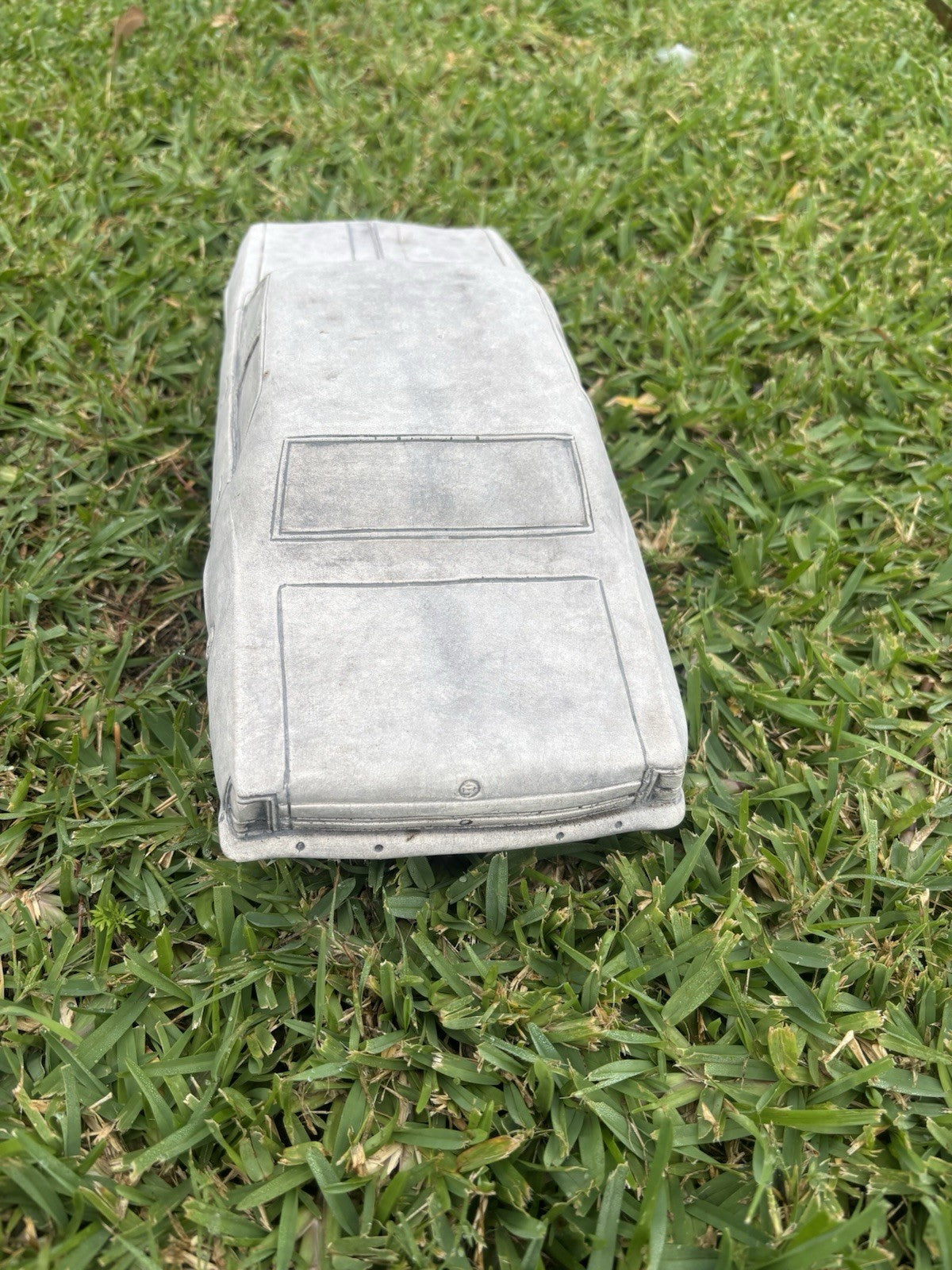 HK Brougham Concrete Car Garden Statue Vintage Classic Outdoor Decor
