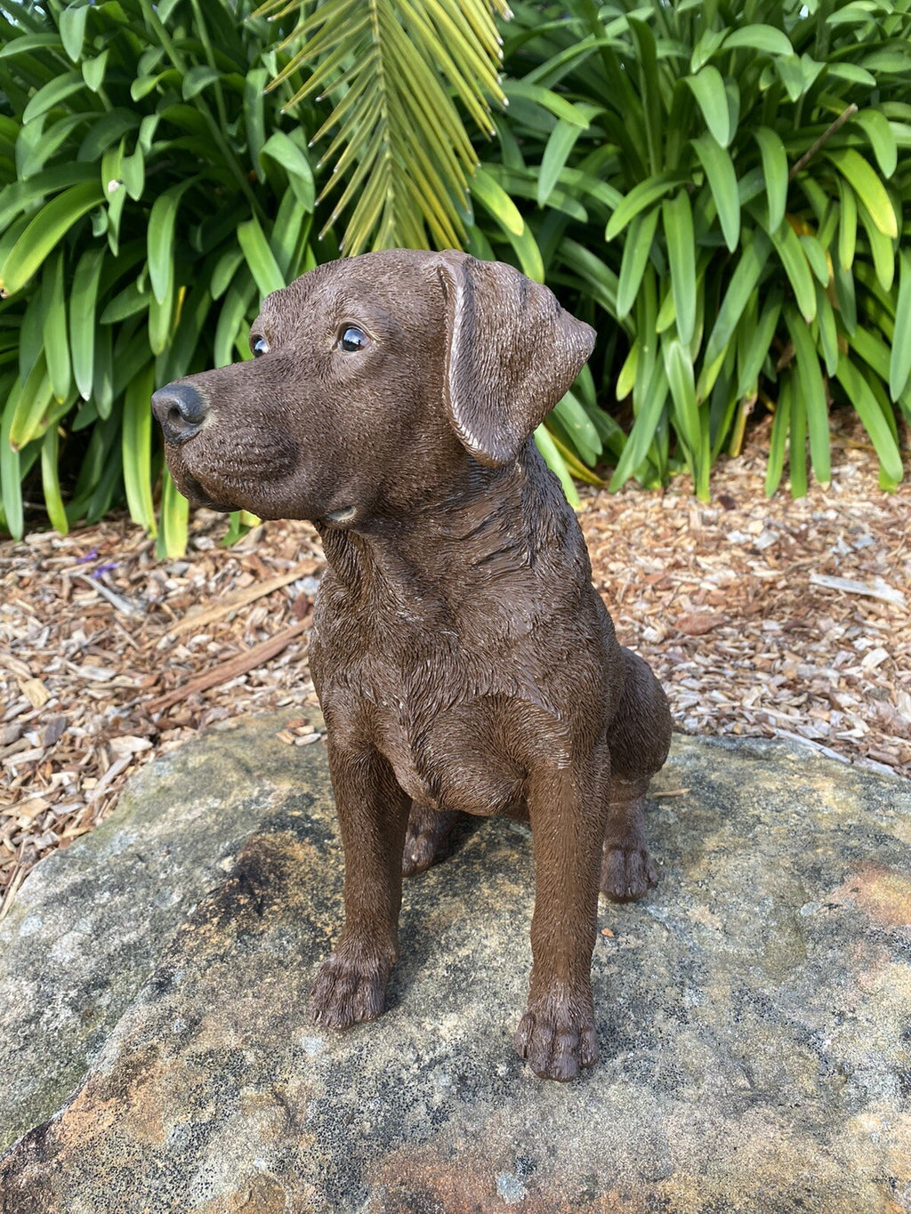 LABRADOR SITTING DOG PUPPY CHOCOLATE BROWN GUIDE GARDEN STATUE ORNAMENT MEMORIAL