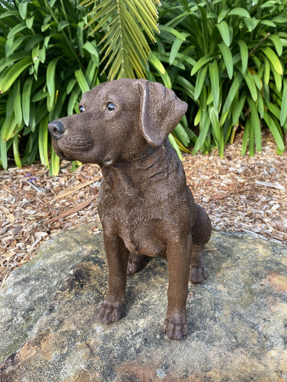 LABRADOR SITTING DOG PUPPY CHOCOLATE BROWN GUIDE GARDEN STATUE ORNAMENT MEMORIAL