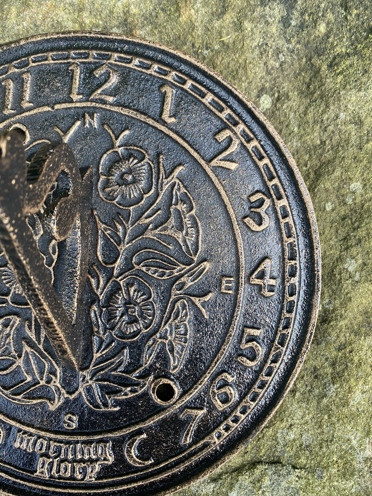 SUNDIAL CAST IRON GARDEN DECOR BRONZE FINISH WITH ROSE PATTERN