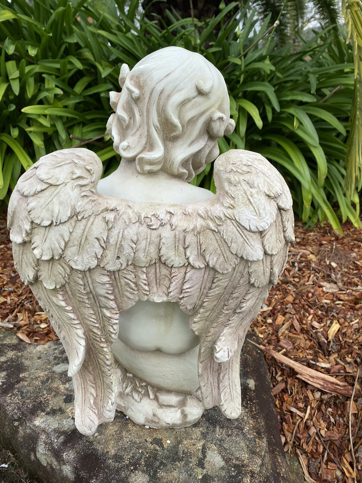CHERUB ANGEL PLAYING WITH A BUTTERFLY GARDEN ORNAMENT STATUE FIGURINE SCULPTURE