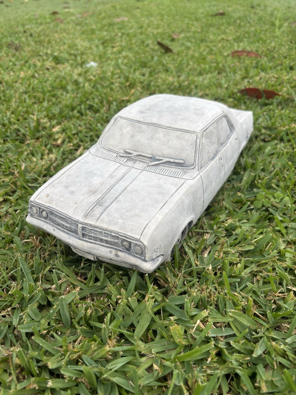 HK Brougham Concrete Car Garden Statue Vintage Classic Outdoor Decor