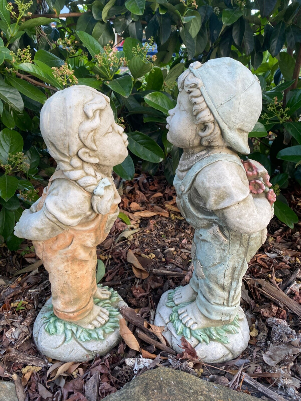 Boy Girl First Kiss Statue Ornament Animal Concrete Garden Australian Made