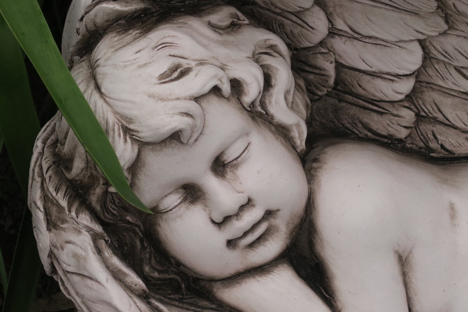 2 x 50cm Angel Sleeping On Wings Garden Ornament Statue Home Decor