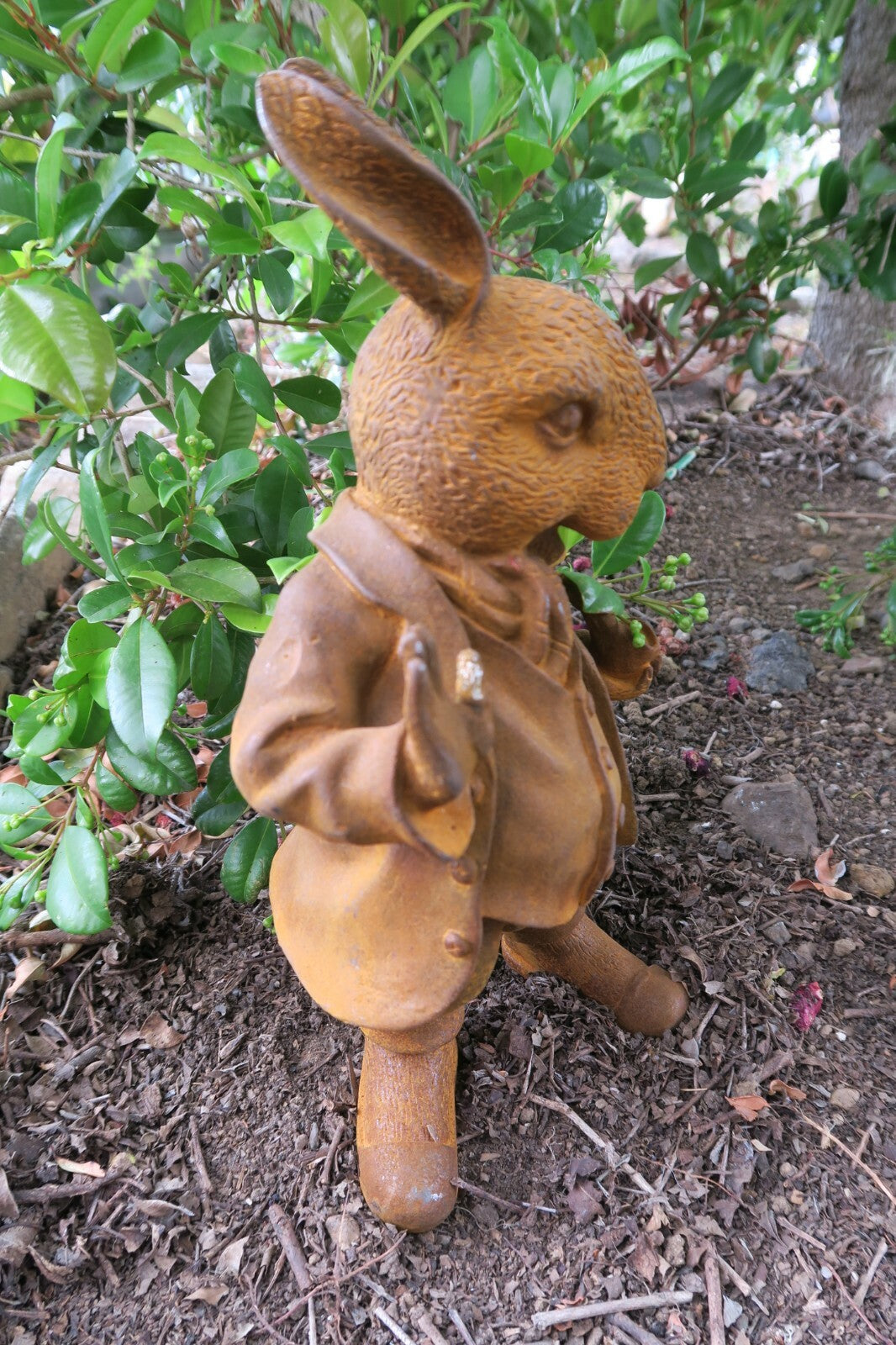 Mad Hatter Rabbit Bunny Statue Rusty Cast Iron Garden Statue Ornament Large 46cm