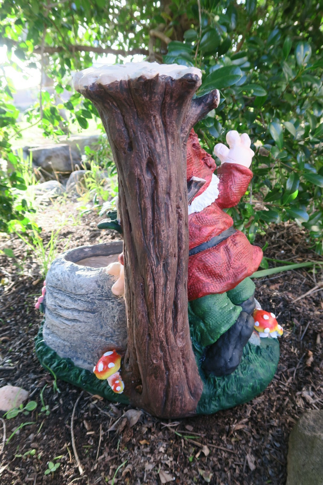 GNOME WELCOME PLANT POT PLANTER FLOWERS LADBUG WAVING GARDEN DECOR