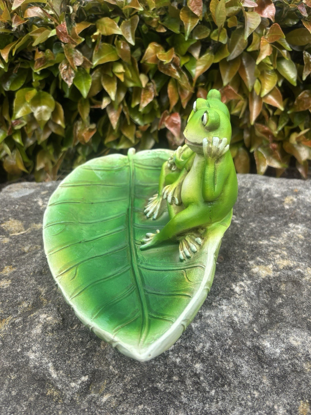 Frog Bird Feeder Fibre Clay Garden Ornament Green Leaf Outdoor Décor