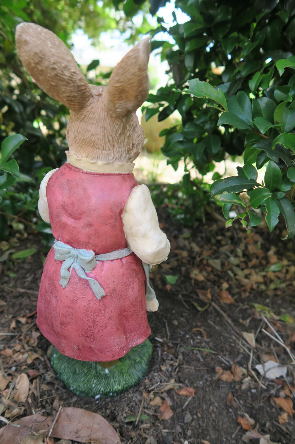 Willow Mother Rabbit Statue With Spade and Carrot Garden Statue lawn Ornament