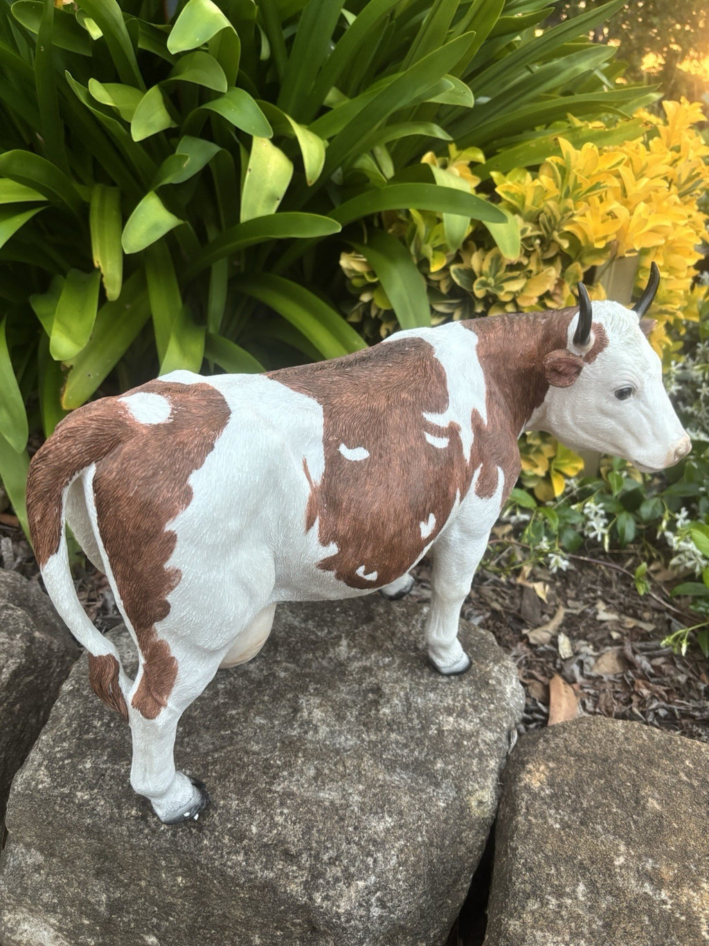 Resin Cow Farm Animal Statue 32cm Brown White Farmhouse Garden Ornament
