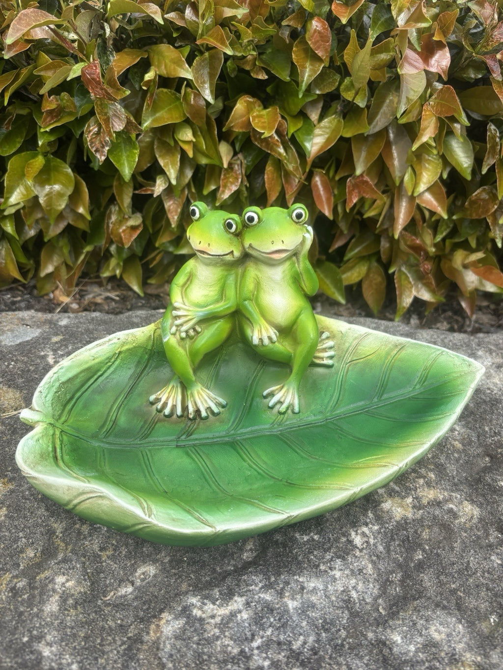 Frog Bird Feeder Fibre Clay Garden Ornament Green Leaf Outdoor Décor