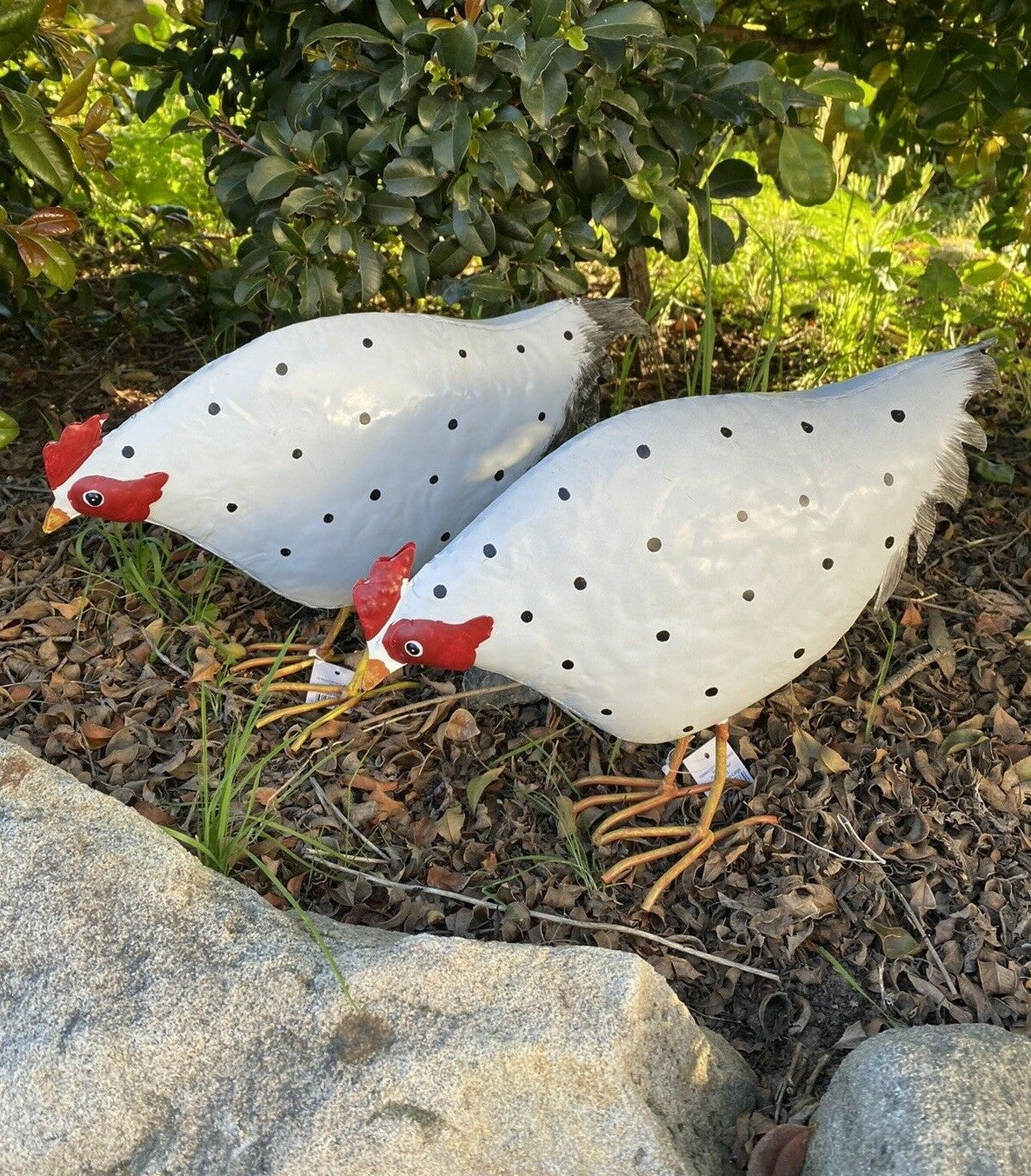 2 x Metal Spotted Hen Chicken White Statue Garden Ornament Décor Farm Animals