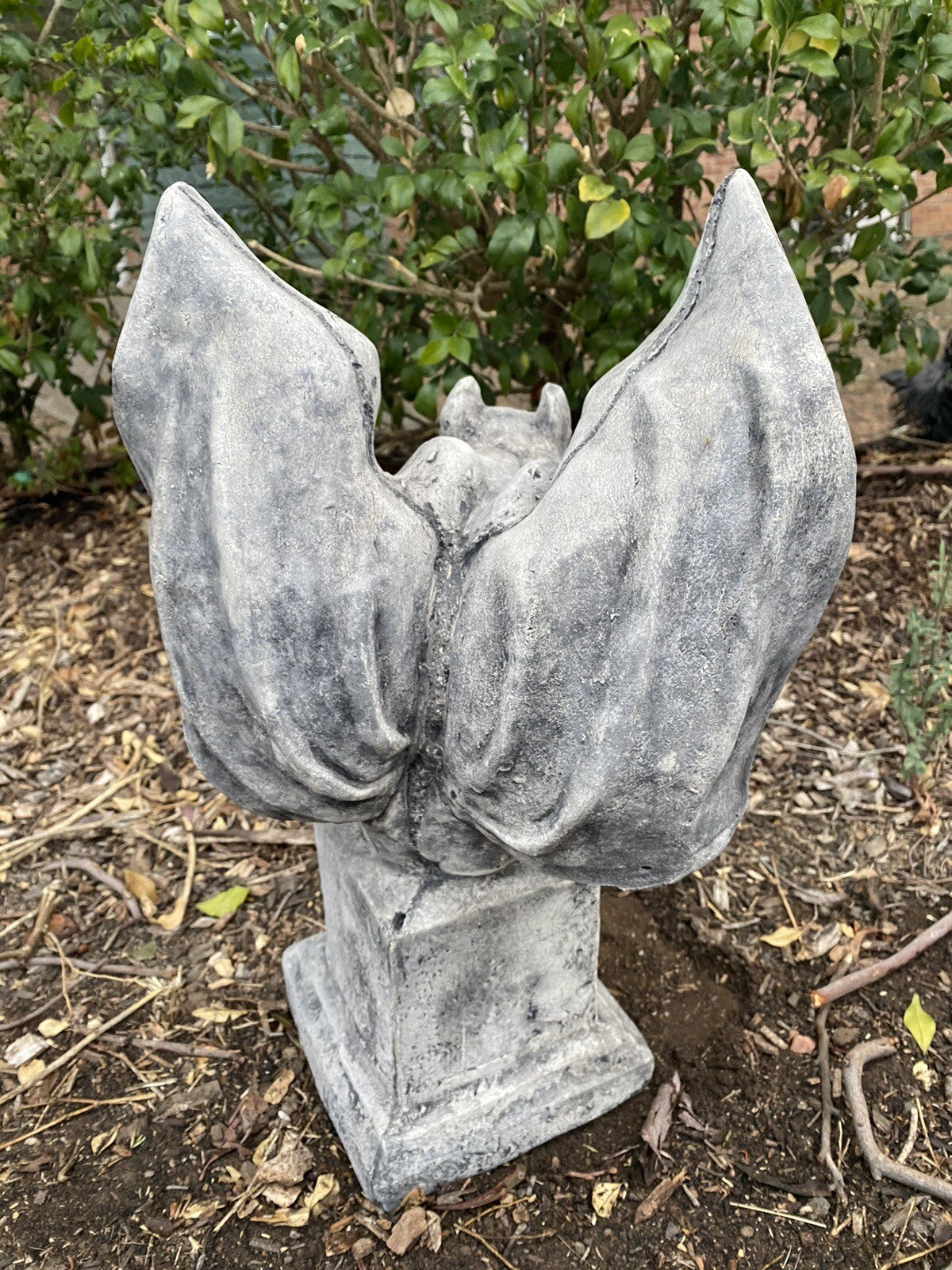 Concrete Gargoyle on Pedestal Statue Figurine Garden Décor Ornament white
