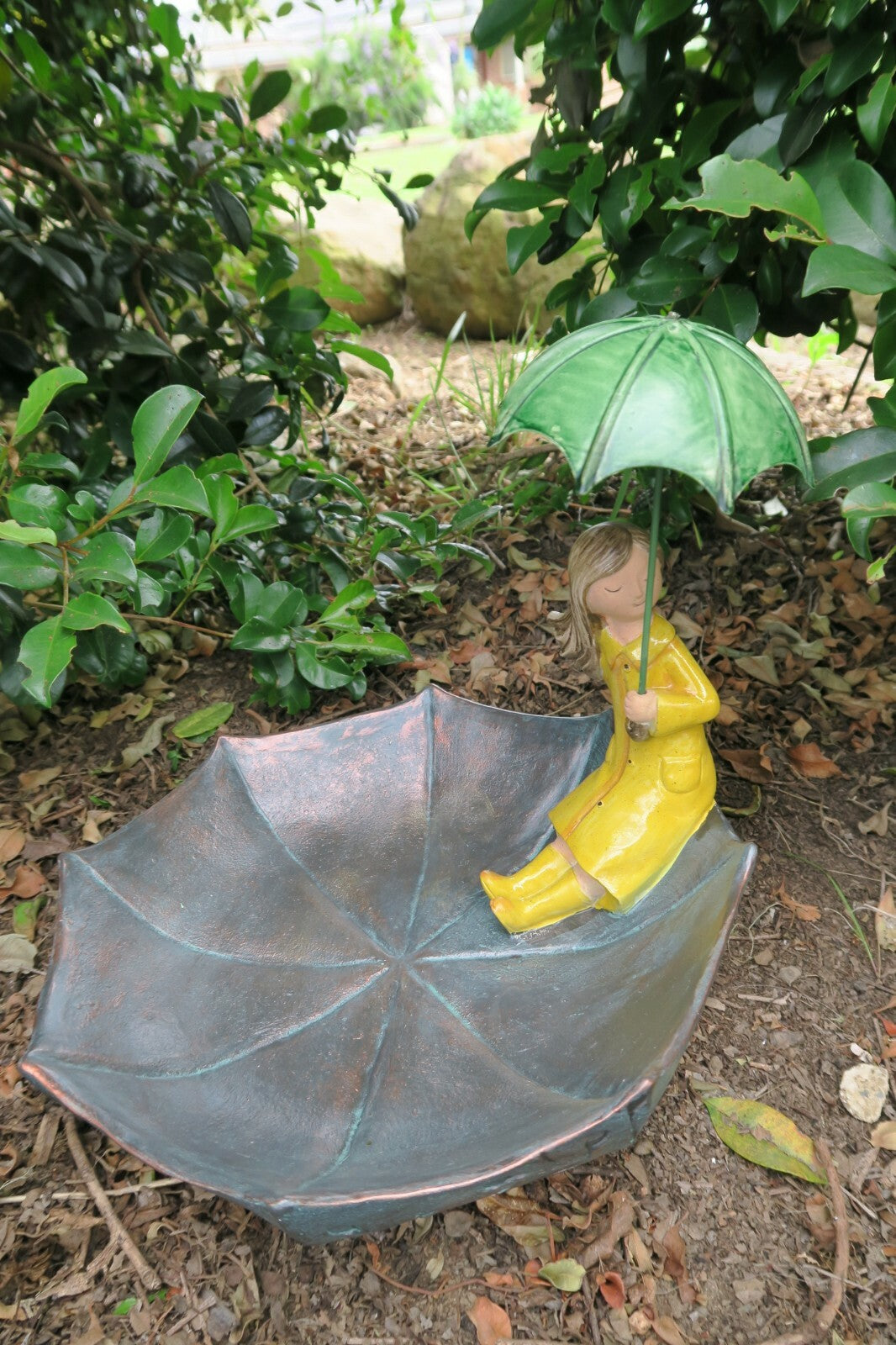 Molly Bird Bath Station With Umbrella Bee Garden Statue Ornament