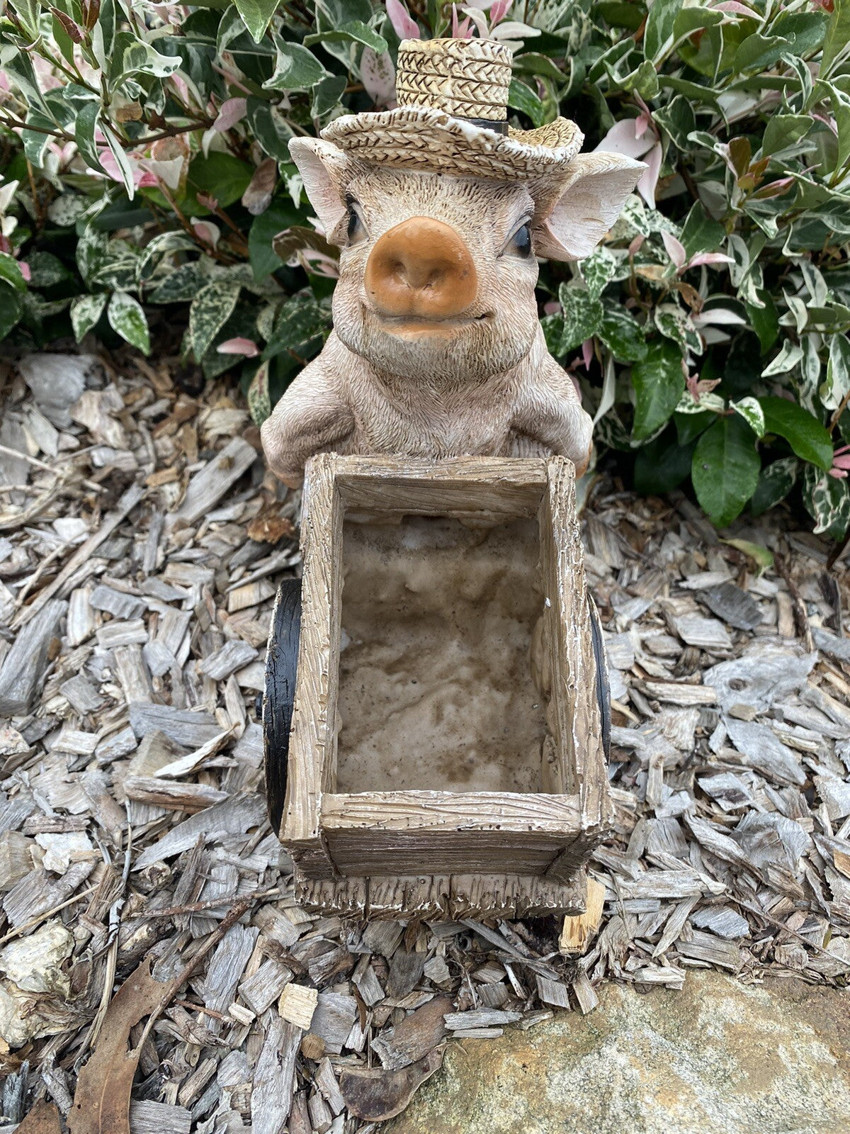 PIG PUSHING A WHEELBARROW  FARM ANIMAL GARDEN STATUE ORNAMENT FIGURINE