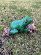 Green Tree Frog On A Log  Animal Concrete Cement Garden Statue Australian Made