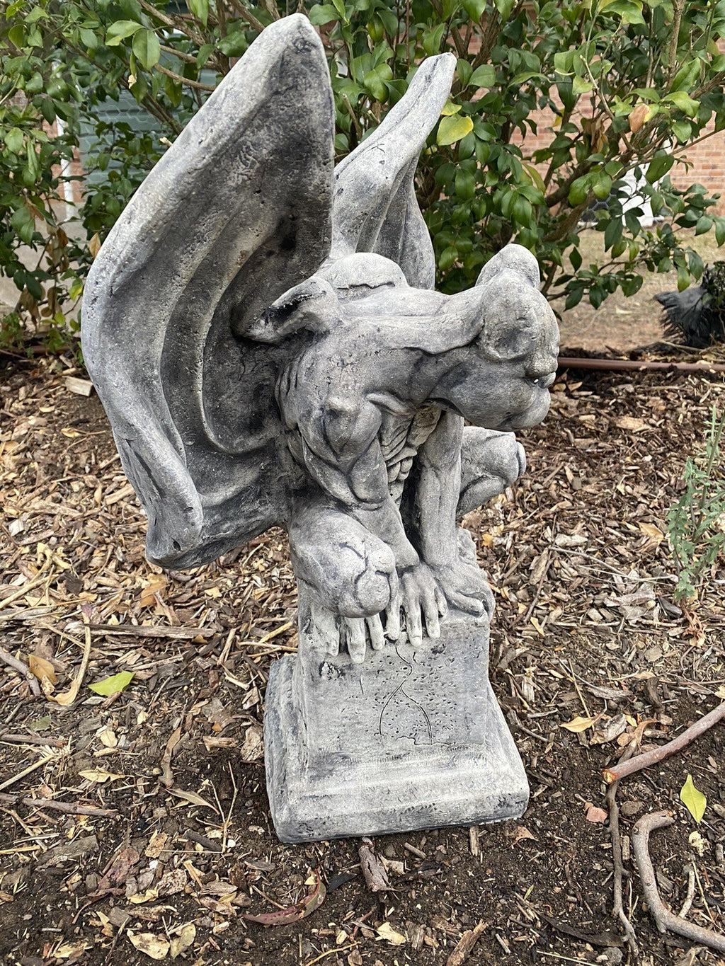 Concrete Gargoyle on Pedestal Statue Figurine Garden Décor Ornament white