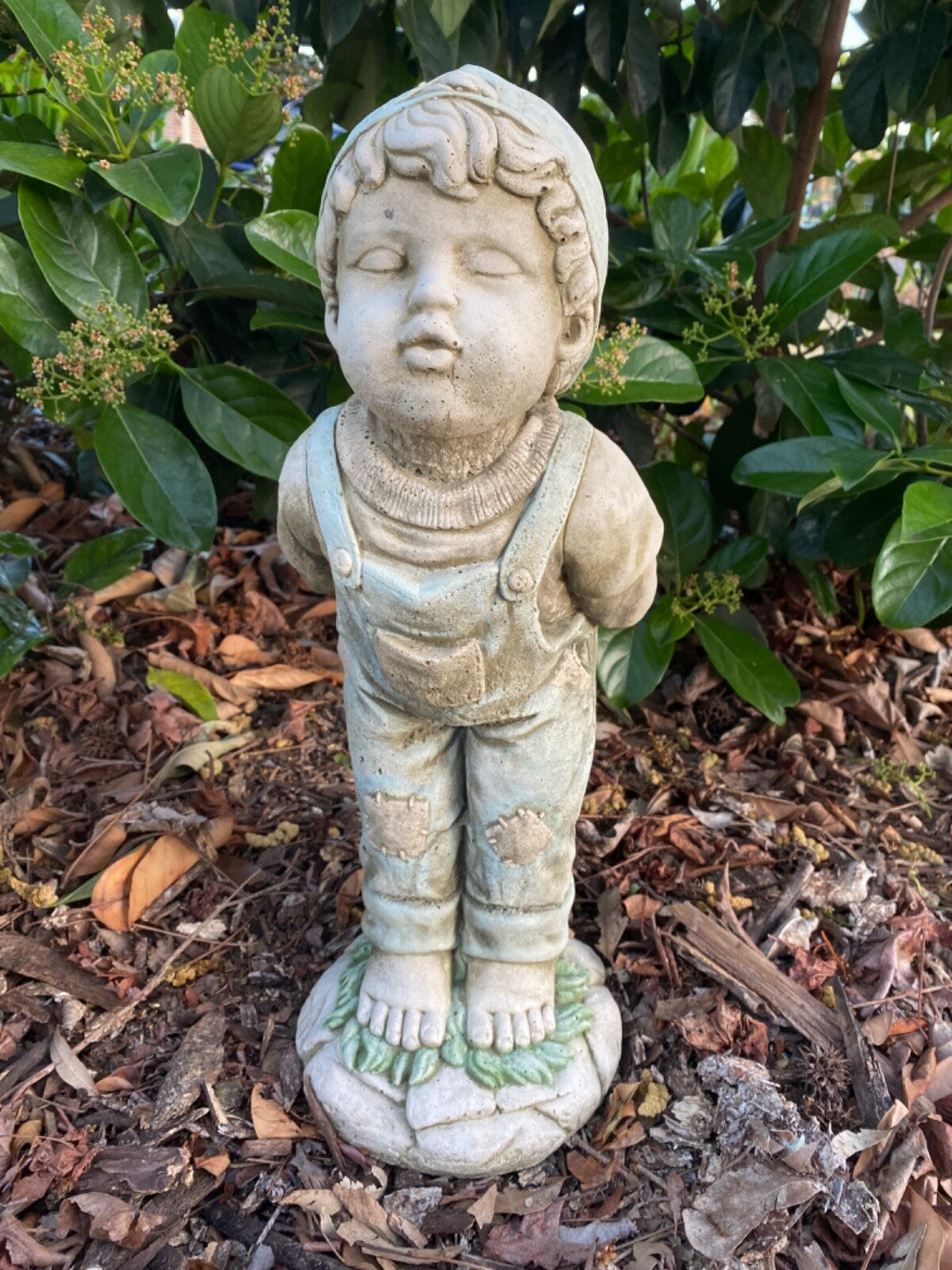 Boy Girl First Kiss Statue Ornament Animal Concrete Garden Australian Made