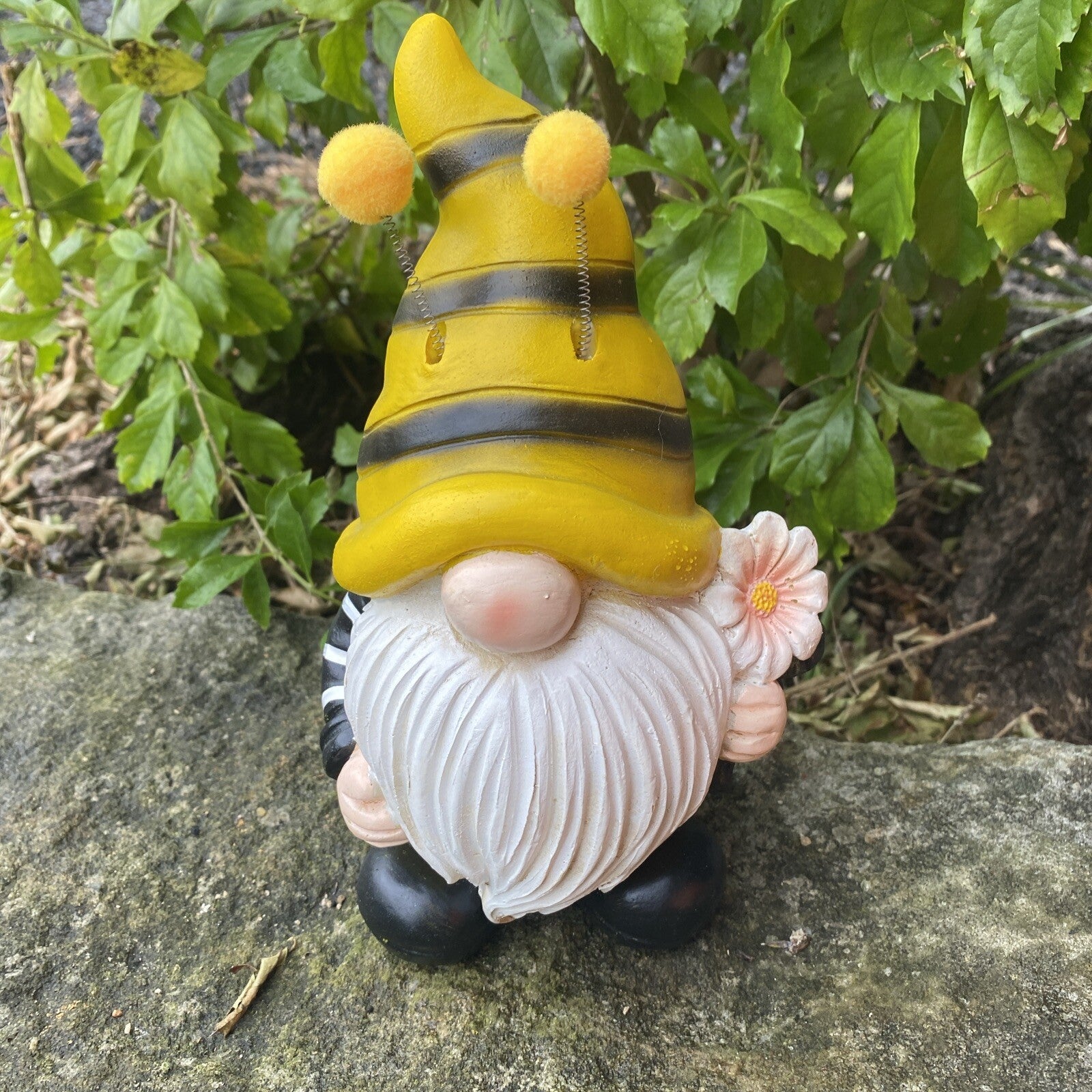 23cm Gnome Bee Holding A Daisy Home Garden Ornament Figurine Statue Decor NEW