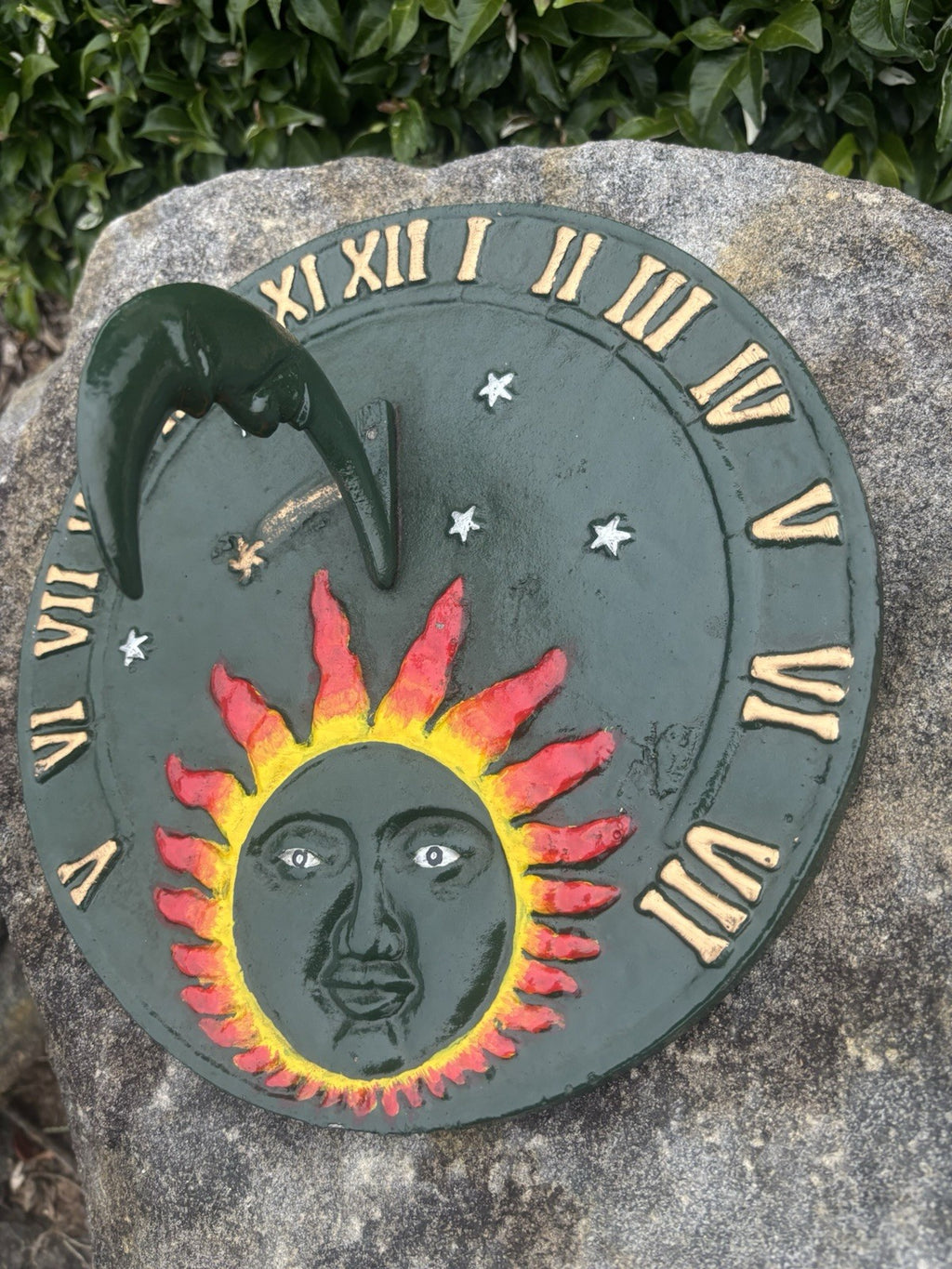 SUNDIAL WITH SUN DESIGN CAST IRON GARDEN DECOR SUN DIAL