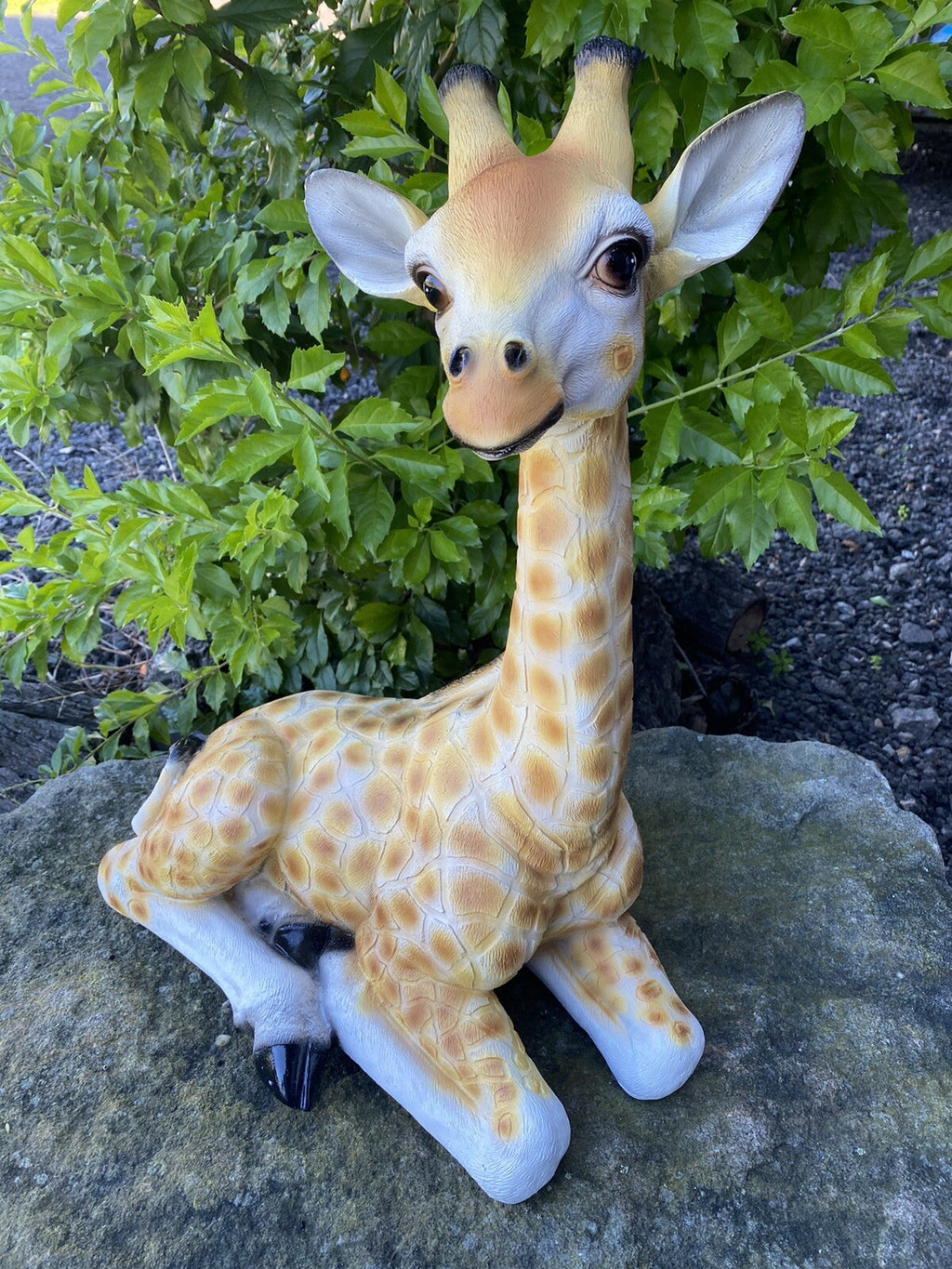 GIRAFFE SITTING SAFARI ANIMAL GARDEN STATUE ORNAMENT FIGURINE SCULPTURE