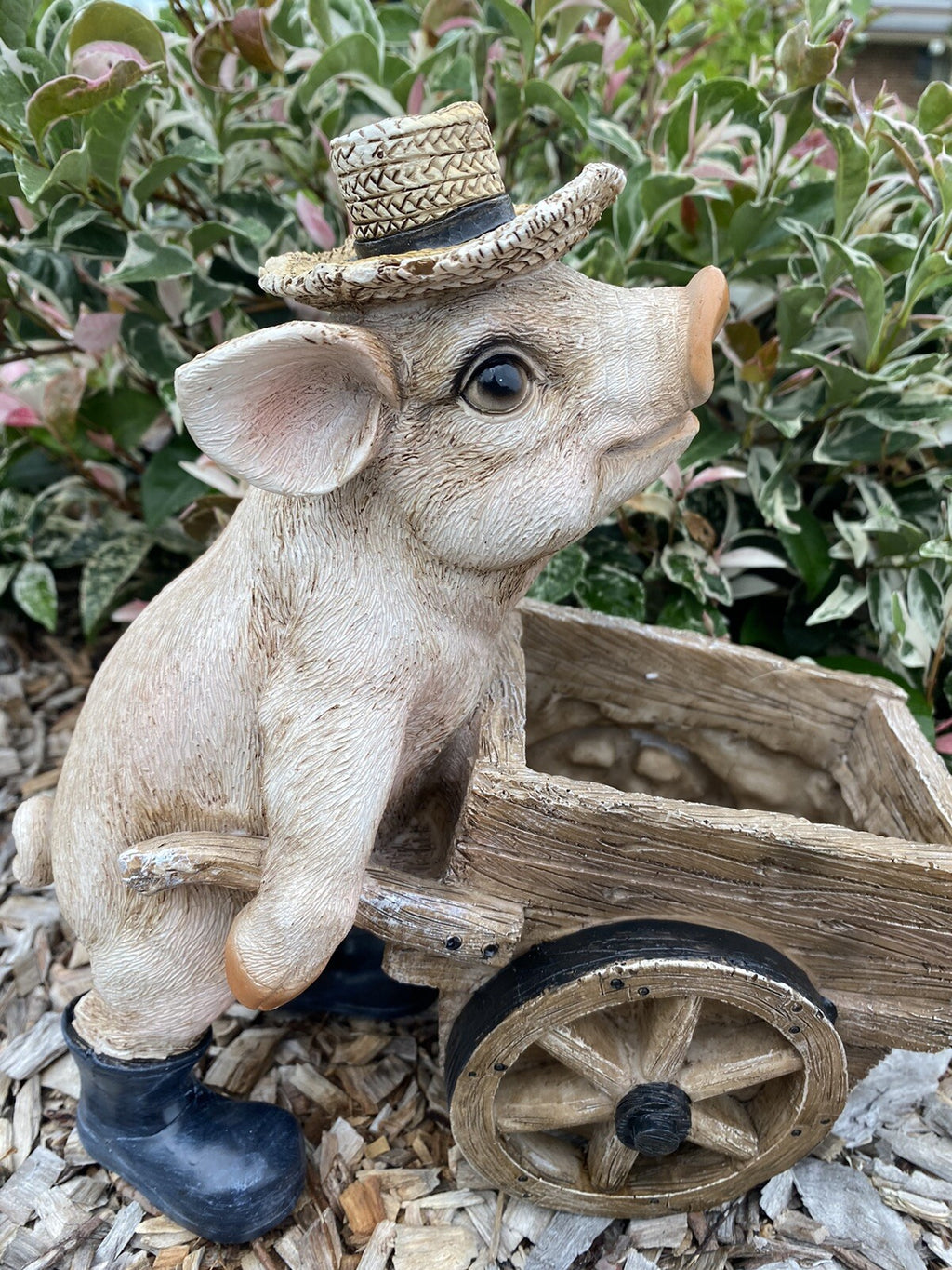 PIG PUSHING A WHEELBARROW  FARM ANIMAL GARDEN STATUE ORNAMENT FIGURINE