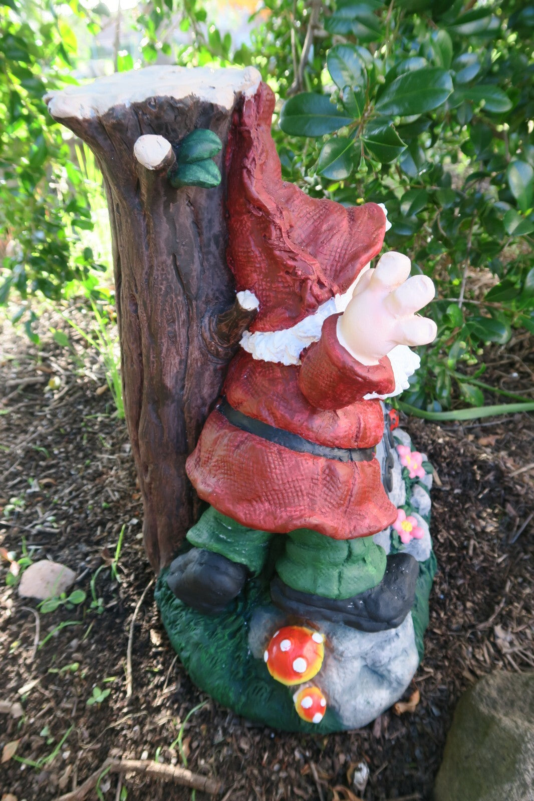 GNOME WELCOME PLANT POT PLANTER FLOWERS LADBUG WAVING GARDEN DECOR