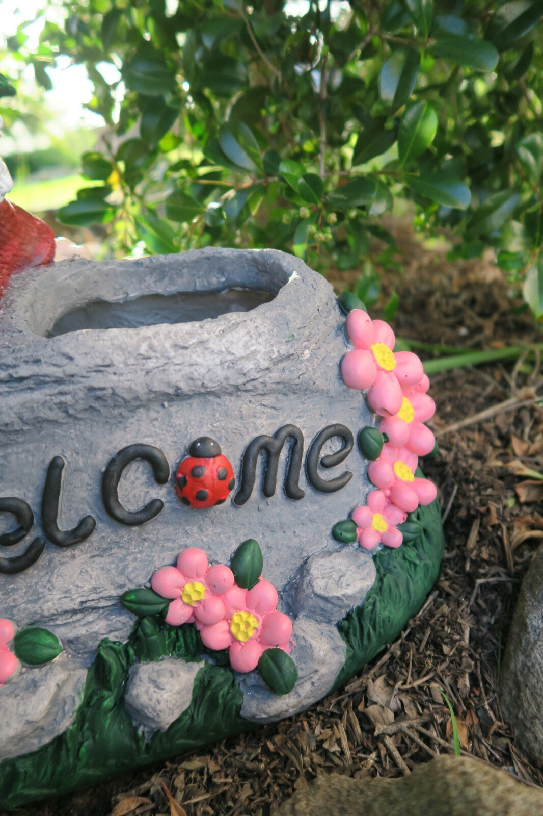 GNOME WELCOME PLANT POT PLANTER FLOWERS LADBUG WAVING GARDEN DECOR