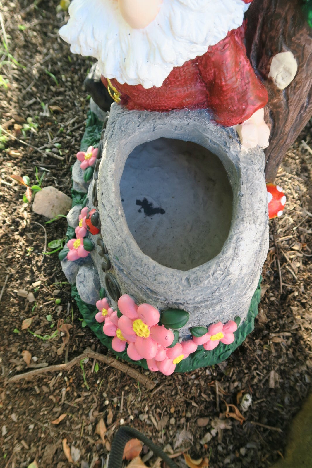 GNOME WELCOME PLANT POT PLANTER FLOWERS LADBUG WAVING GARDEN DECOR