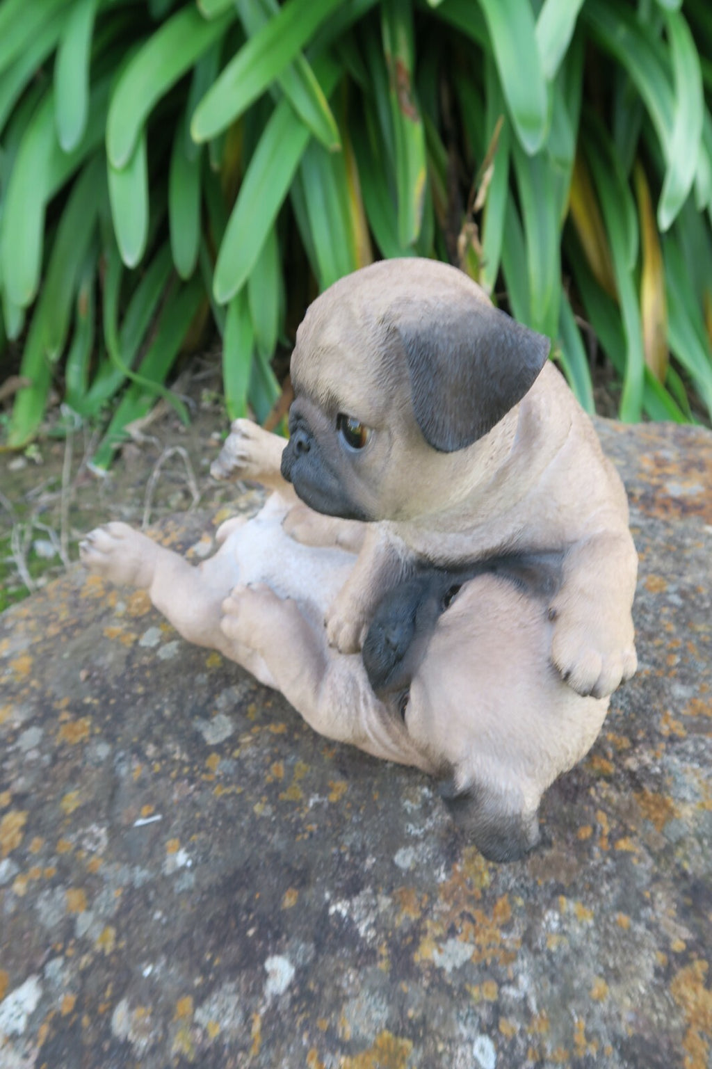 Pug Statue Puppies Playing Dog Doggy Memorial Ornament Home Decor Brown