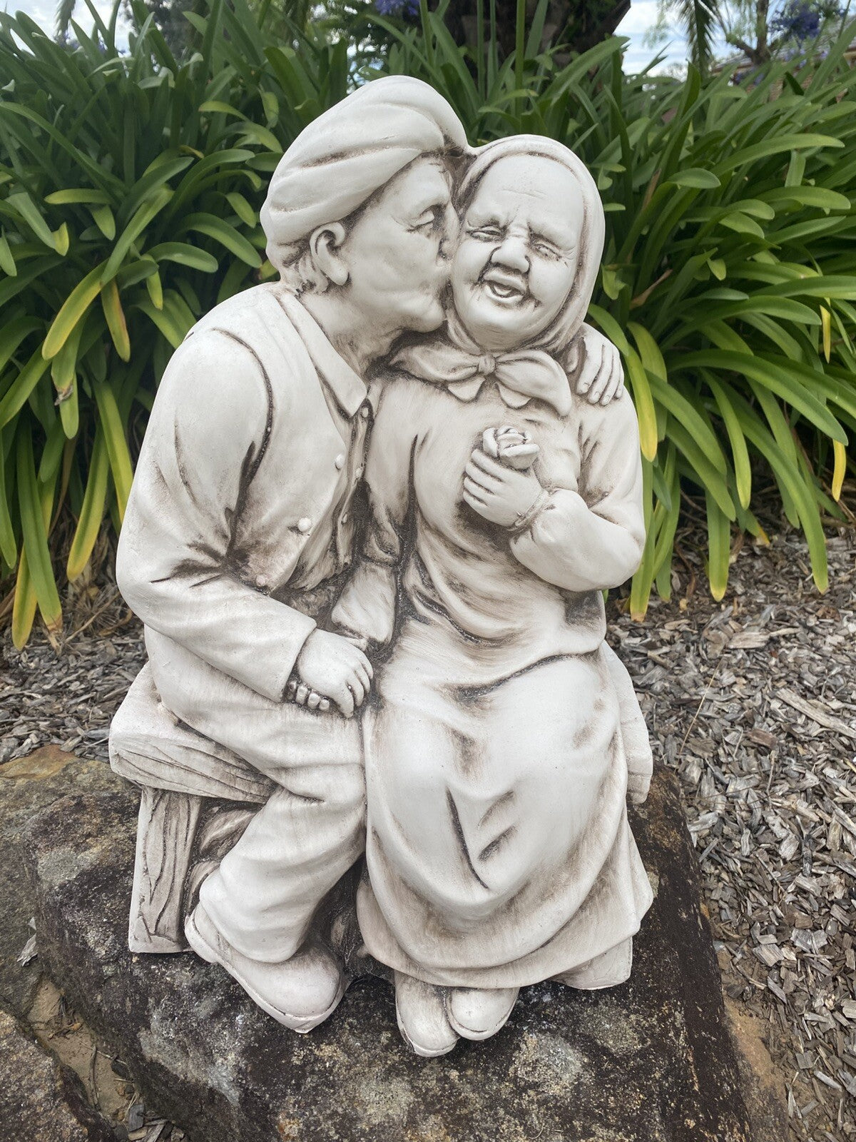 Grandpa Giving Grandma A Kiss Garden Statue Figurine Sculpture Ornament