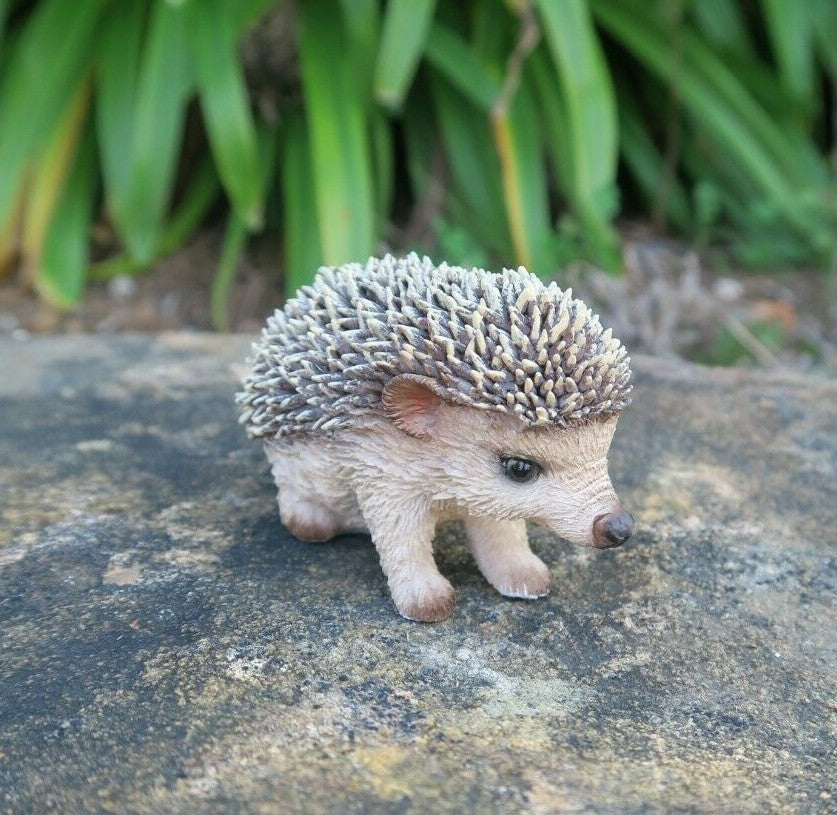 PORCUPINE WITH BABY ANIMAL GARDEN STATUE ORNAMENT FIGURINE
