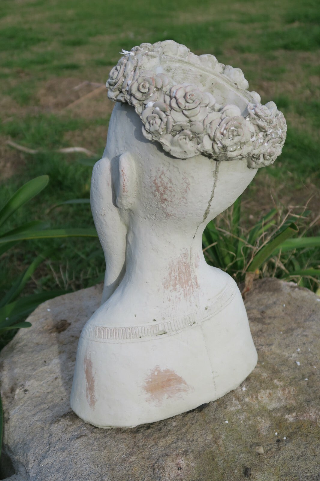 FLOWER GIRL PLANTER LADY FACE POT PLANTERS GARDEN PLANT FEATURE ANITQUE WHITE