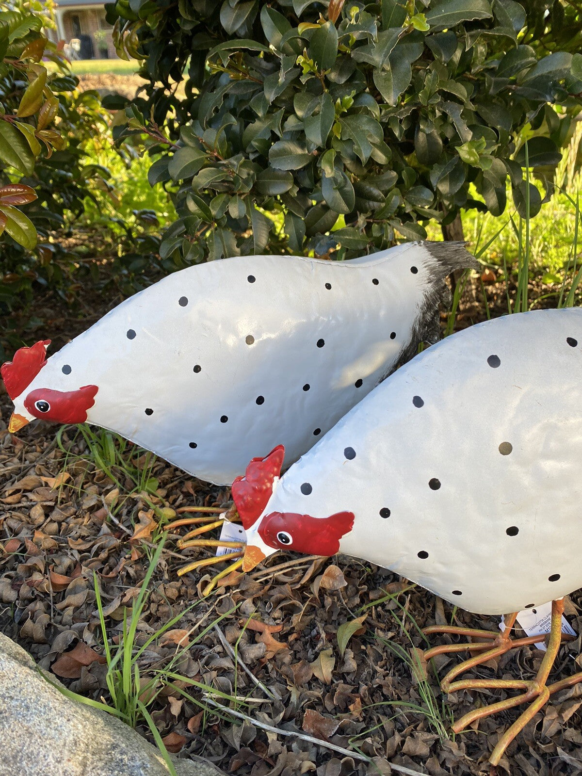 2 x Metal Spotted Hen Chicken White Statue Garden Ornament Décor Farm Animals