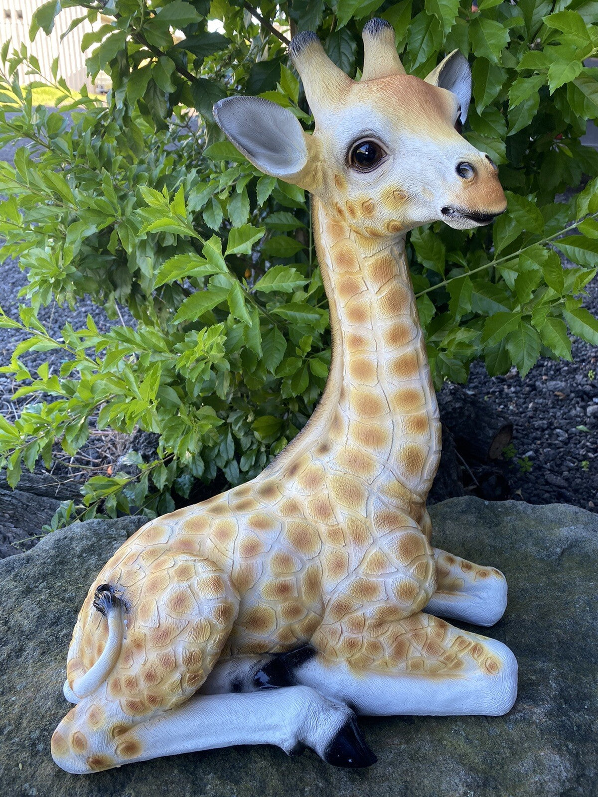 GIRAFFE SITTING SAFARI ANIMAL GARDEN STATUE ORNAMENT FIGURINE SCULPTURE