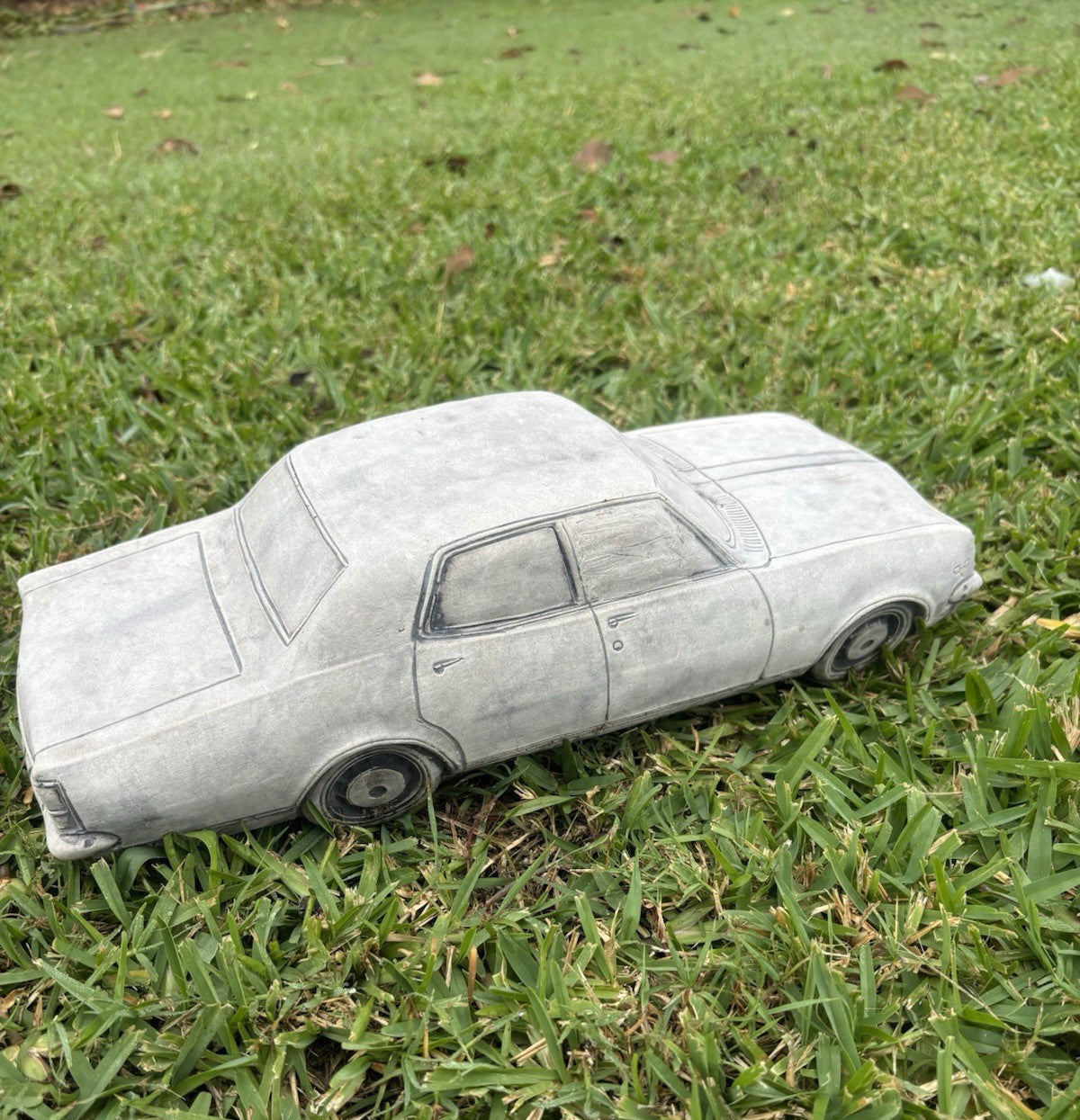 HK Brougham Concrete Car Garden Statue Vintage Classic Outdoor Decor
