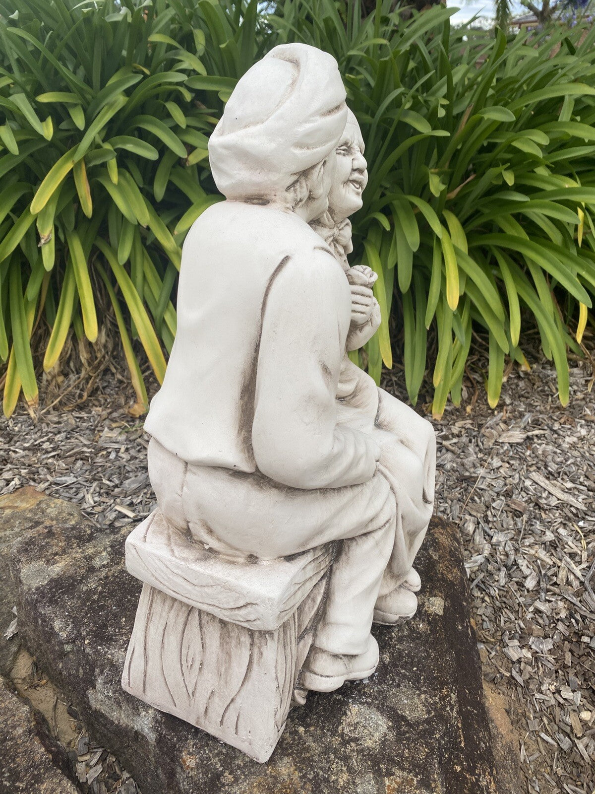 Grandpa Giving Grandma A Kiss Garden Statue Figurine Sculpture Ornament