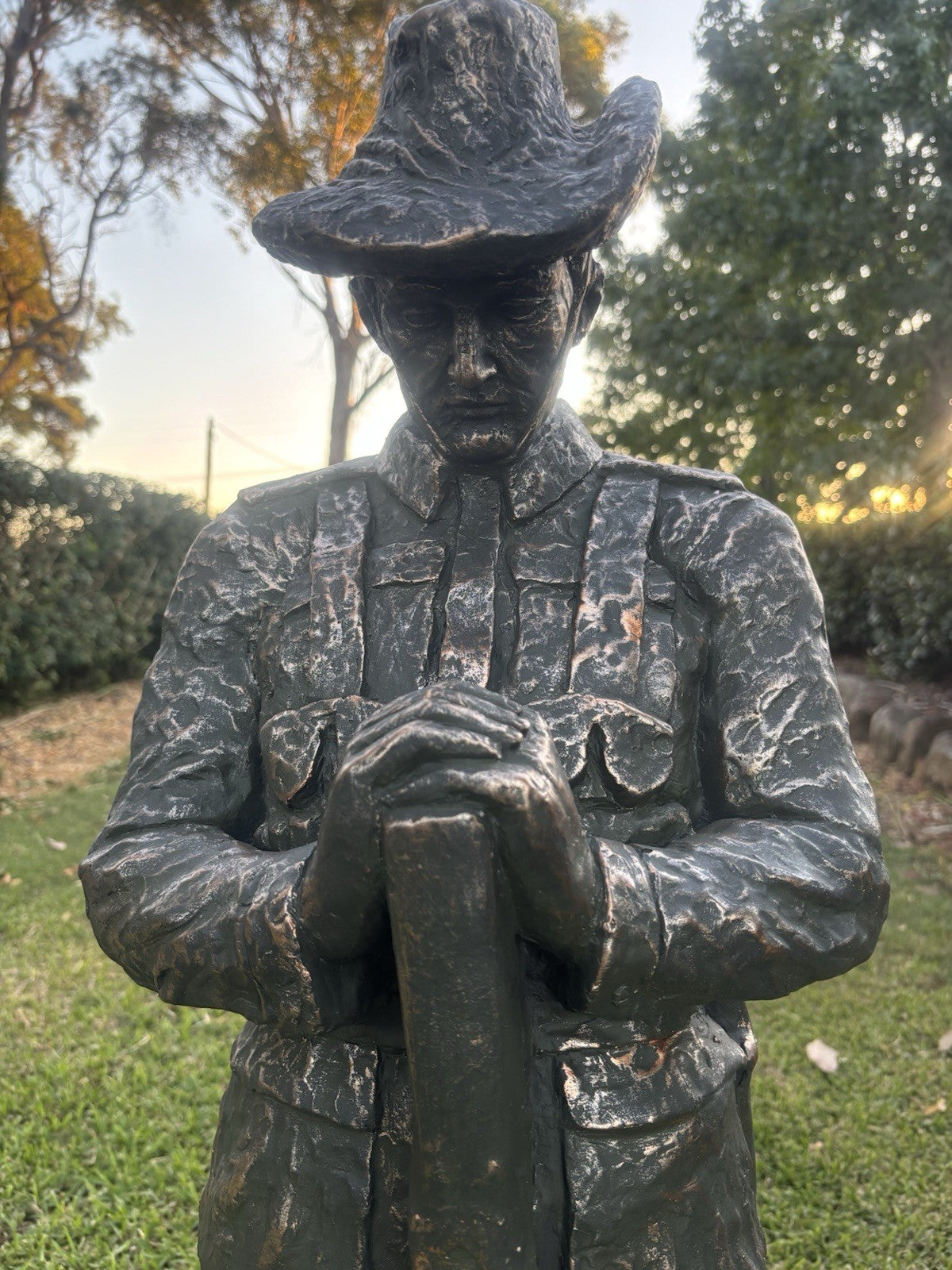 ANZAC Soldier Statue Garden Memorial – WW1 Digger Military Tribute Ornament