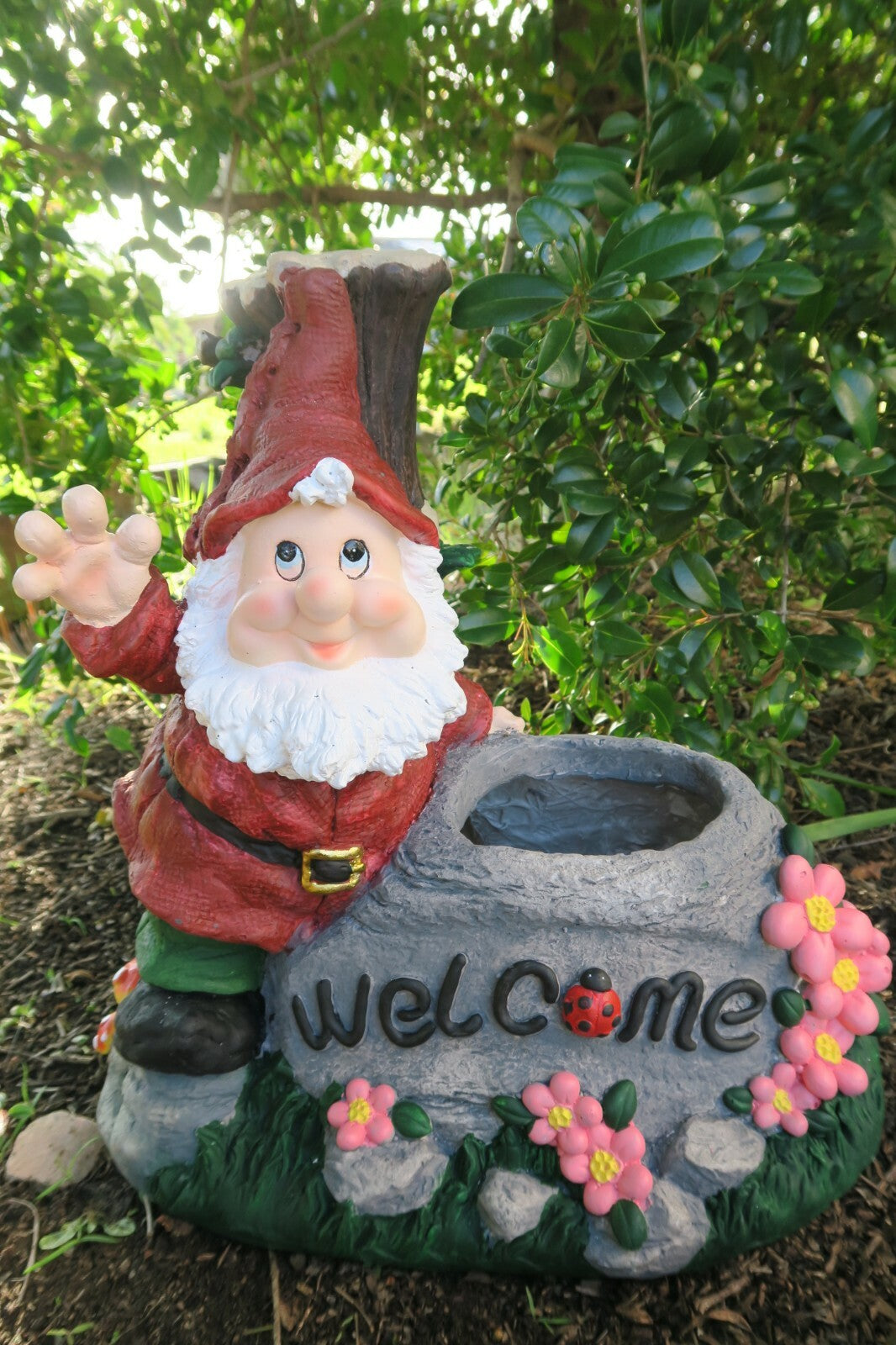 GNOME WELCOME PLANT POT PLANTER FLOWERS LADBUG WAVING GARDEN DECOR