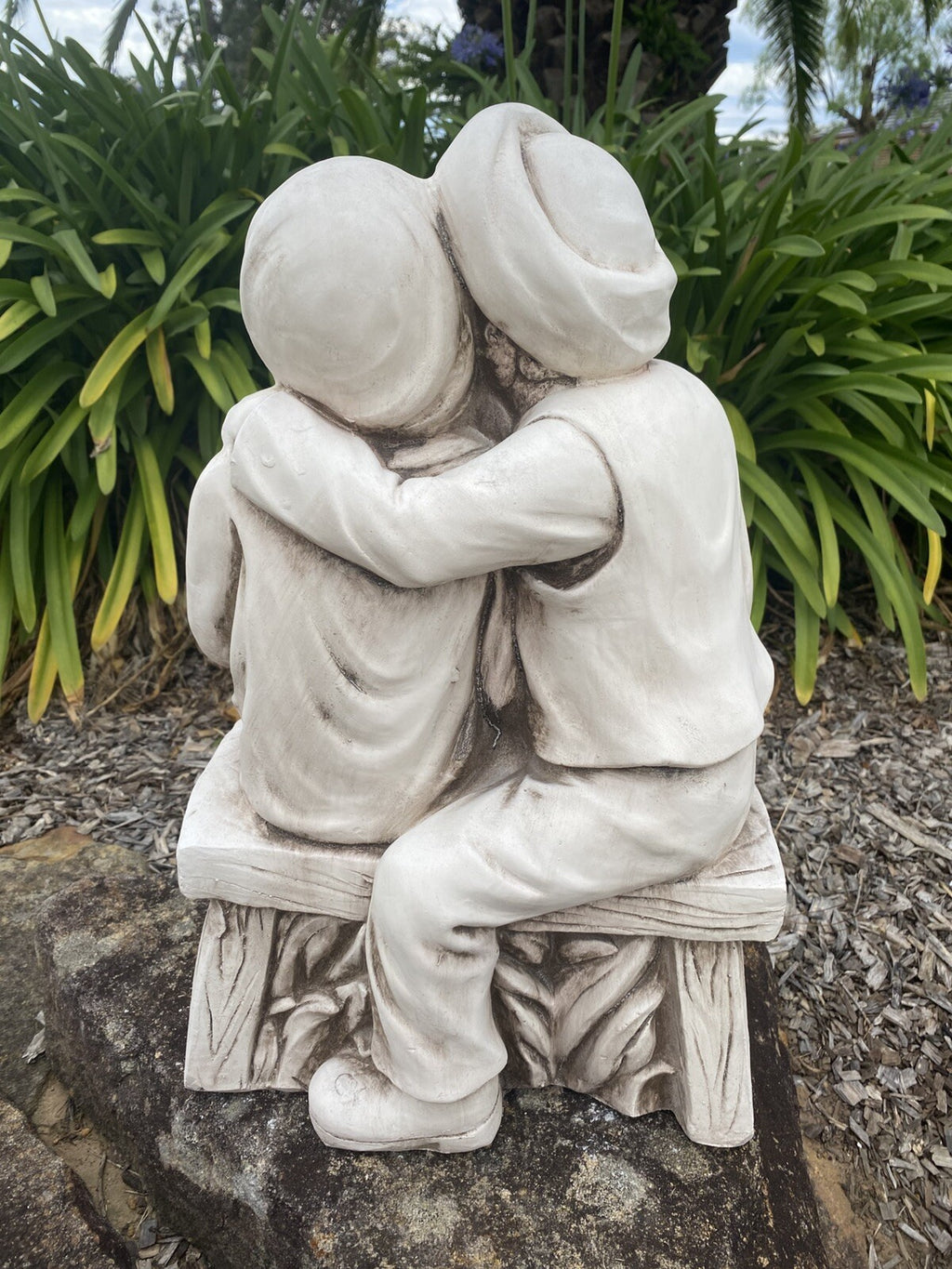 Grandpa Giving Grandma A Kiss Garden Statue Figurine Sculpture Ornament