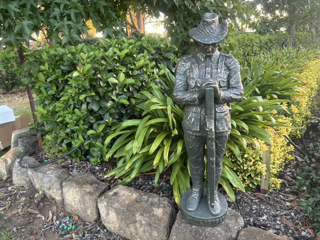 ANZAC Soldier Statue Garden Memorial – WW1 Digger Military Tribute Ornament