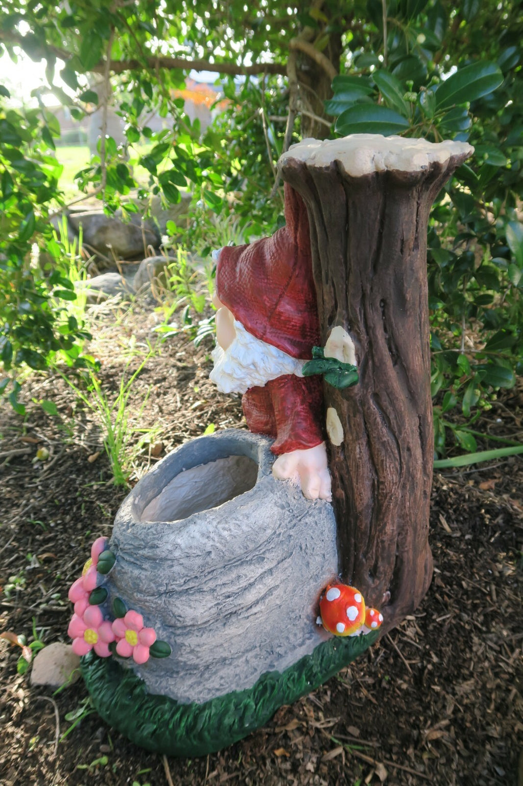 GNOME WELCOME PLANT POT PLANTER FLOWERS LADBUG WAVING GARDEN DECOR
