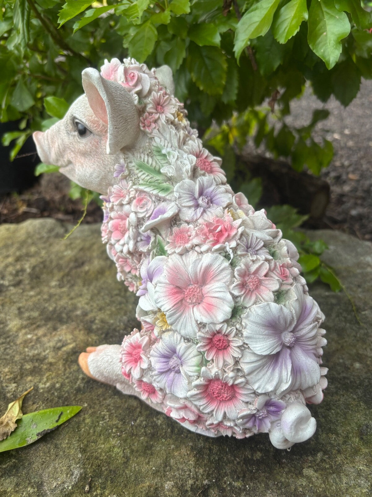 PIG WITH FLOWERS FARM ANIMAL GARDEN STATUE ORNAMENT FIGURINE SCULPTURE