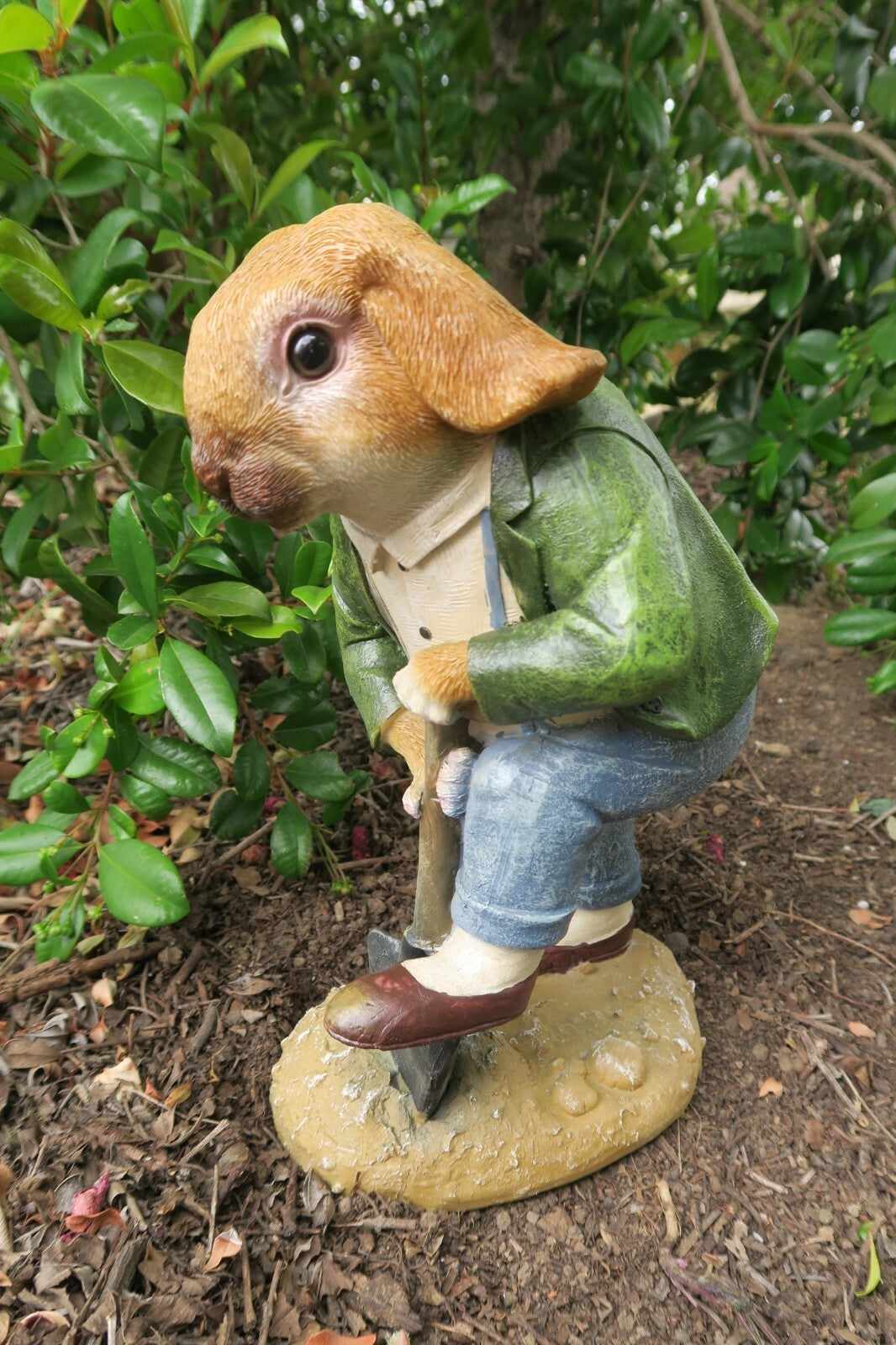 Willow Digging Rabbit Character Statues With Shovel Garden Statue lawn Ornament