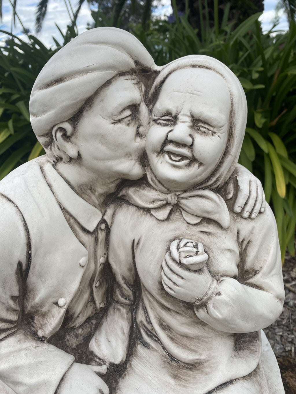 Grandpa Giving Grandma A Kiss Garden Statue Figurine Sculpture Ornament