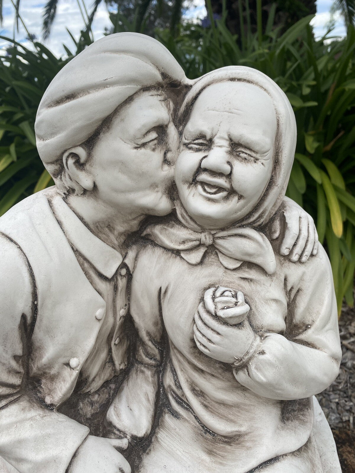 Grandpa Giving Grandma A Kiss Garden Statue Figurine Sculpture Ornament