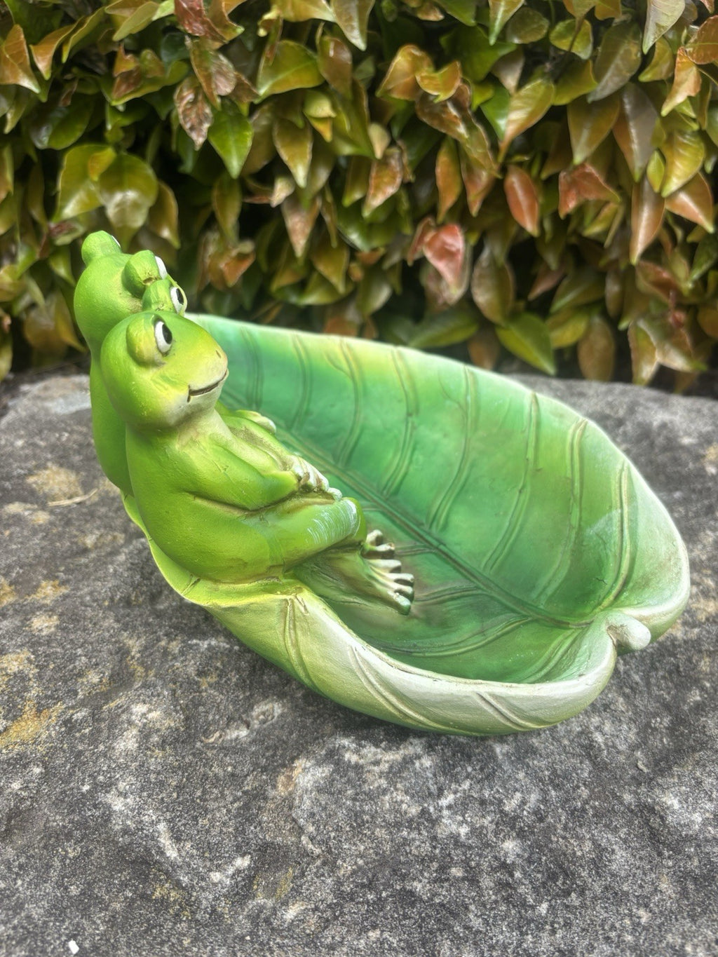 Frog Bird Feeder Fibre Clay Garden Ornament Green Leaf Outdoor Décor
