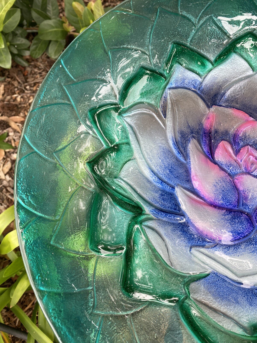 Wild Bird Bath Feeder Food Station Garden Ornaments Green Lotus Flower Bee Water