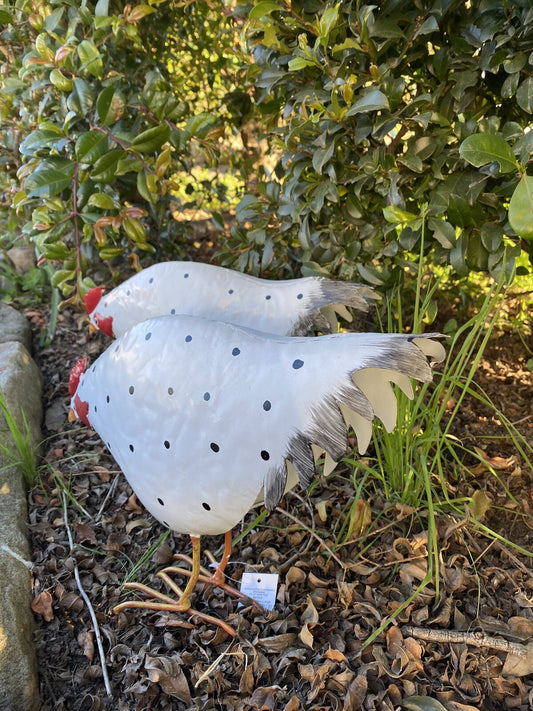 2 x Metal Spotted Hen Chicken White Statue Garden Ornament Décor Farm Animals