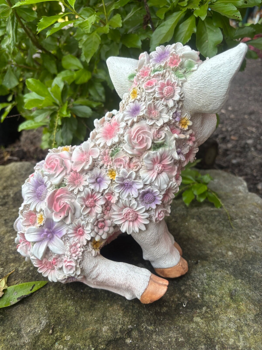 PIG WITH FLOWERS FARM ANIMAL GARDEN STATUE ORNAMENT FIGURINE SCULPTURE