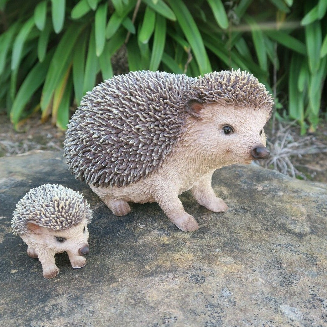 PORCUPINE WITH BABY ANIMAL GARDEN STATUE ORNAMENT FIGURINE